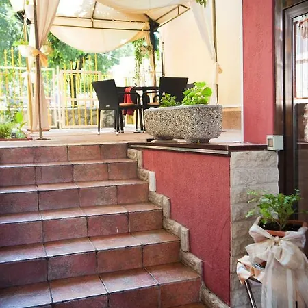 Ninna Guest house 3*